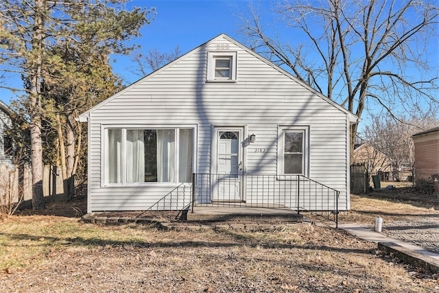 bungalow featuring fence