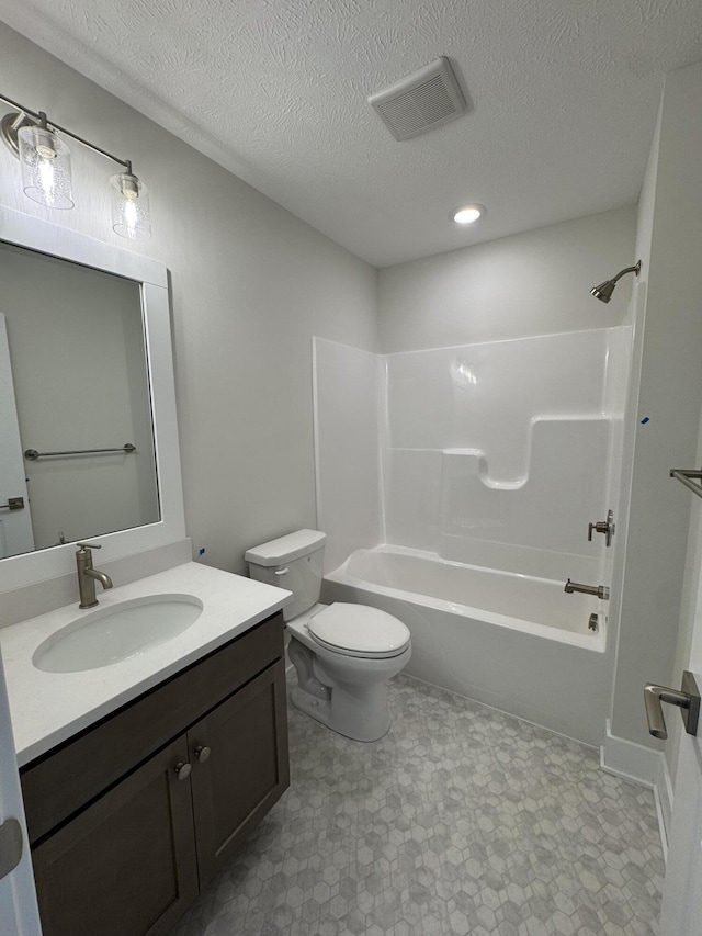 275 Hickory Valley Dr, Kalamazoo, MI 49009 - full bath featuring toilet, vanity, shower / bath combination, a textured ceiling, and recessed lighting