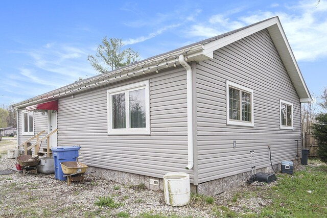 37076 76th St, Covert, MI 49043 - view of side of home with crawl space