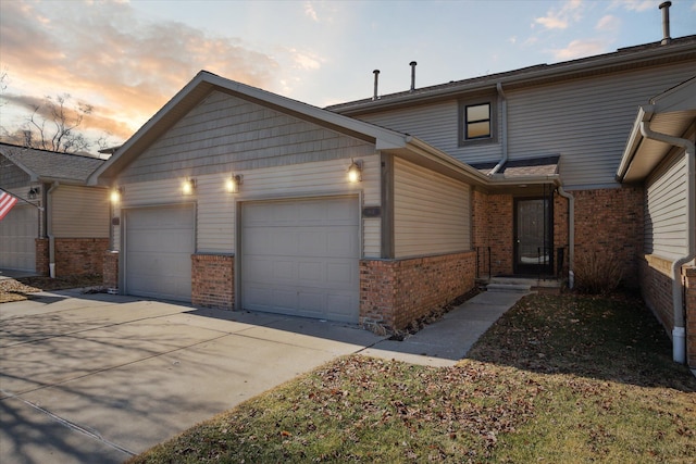 view of front facade featuring a garage