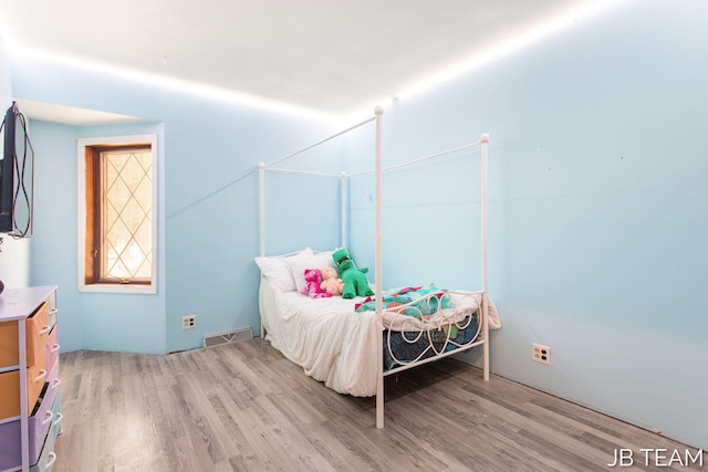 bedroom featuring light wood-style flooring and visible vents