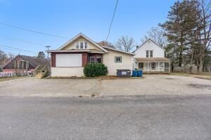 view of front of home featuring a garage and concrete driveway