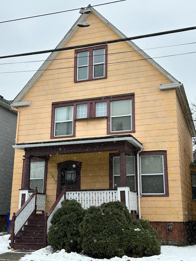 view of front of property featuring a porch