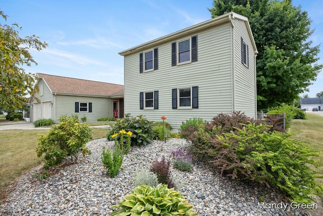 366 E Beech St NE, Cedar Springs, MI 49319 - traditional-style home with a garage and a front yard