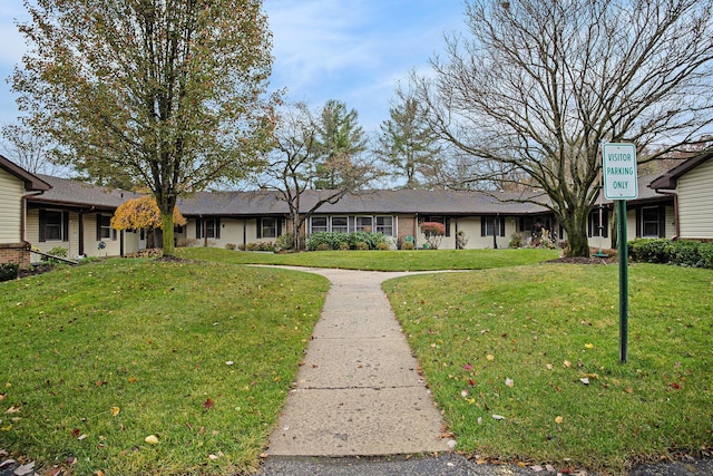 ranch-style home featuring a front lawn