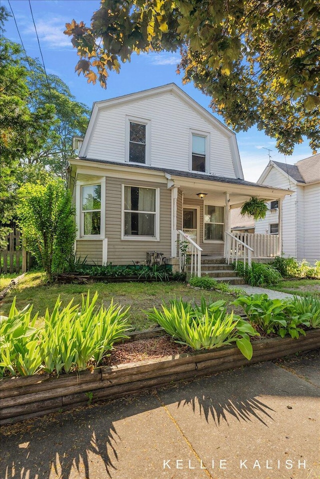 324 Gunnison Ave SW, Grand Rapids, MI 49504 - colonial inspired home with a gambrel roof and covered porch