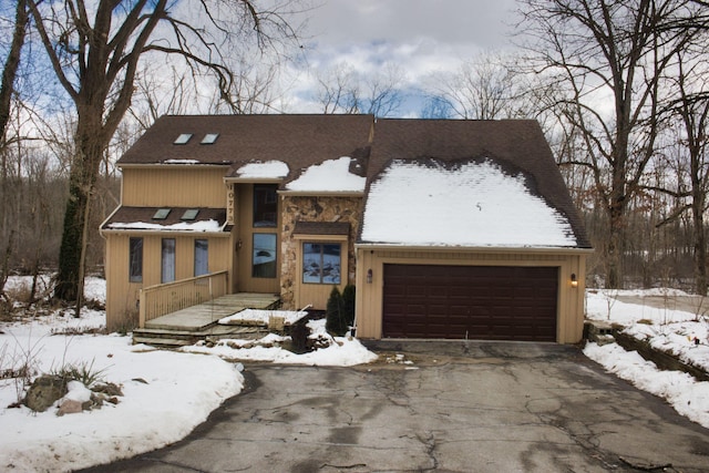 view of front facade featuring a garage