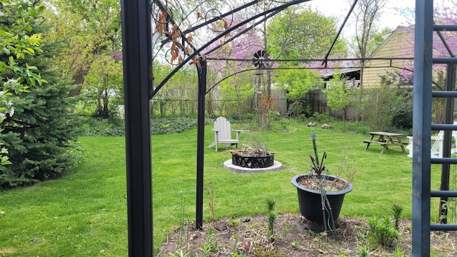 view of yard featuring a fire pit