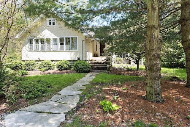 view of front of property featuring stucco siding