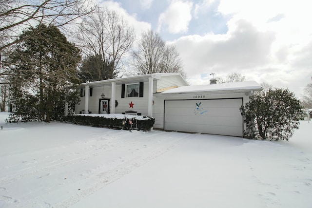 view of front facade featuring a garage