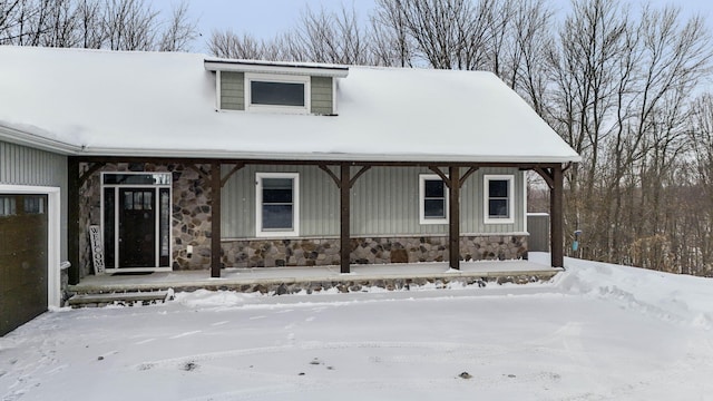 view of front facade with stone siding