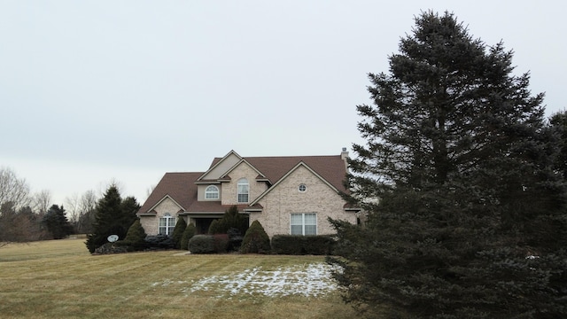 traditional-style house with a front lawn