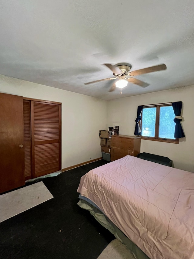 bedroom with ceiling fan, a closet, and baseboards