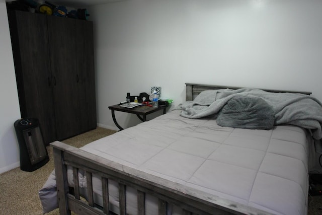 bedroom featuring carpet flooring and baseboards