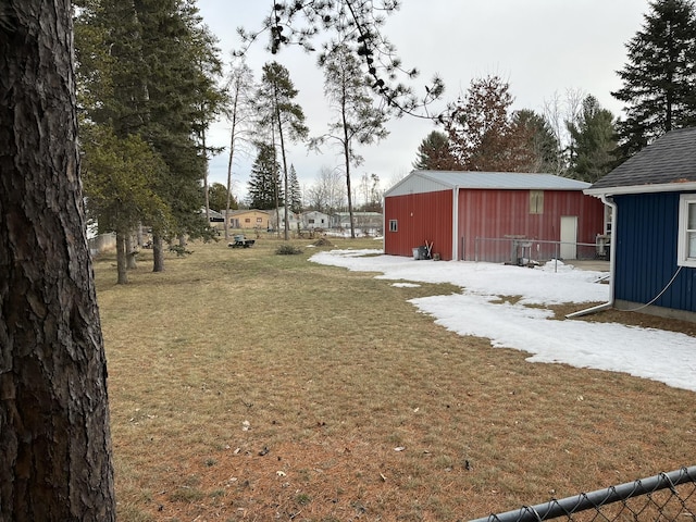 view of yard featuring an outbuilding and fence