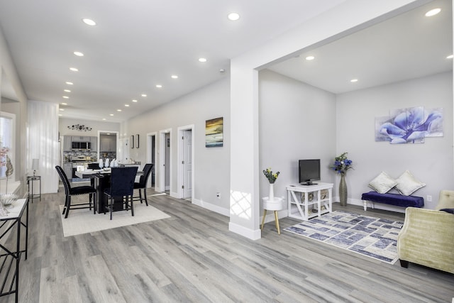 dining room featuring light wood-type flooring, recessed lighting, and baseboards