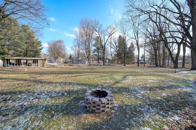 view of yard featuring a fire pit