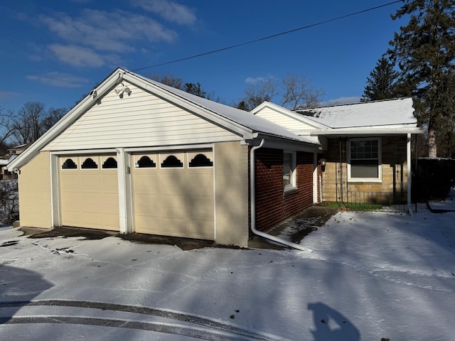 view of front facade featuring brick siding