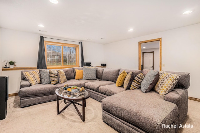 living area with baseboards, carpet floors, visible vents, and recessed lighting