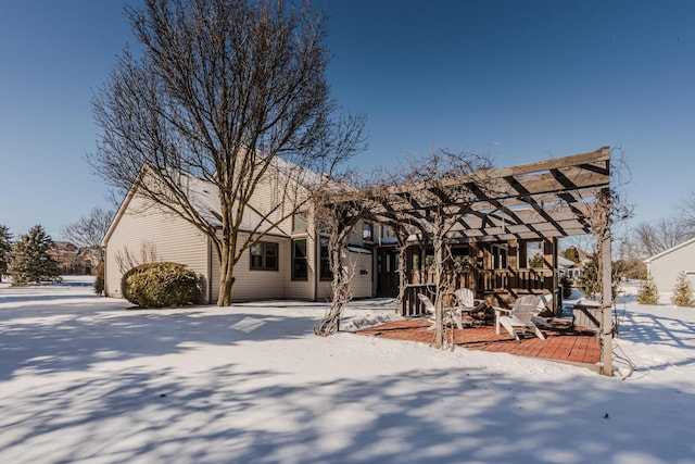 view of front of property featuring a pergola