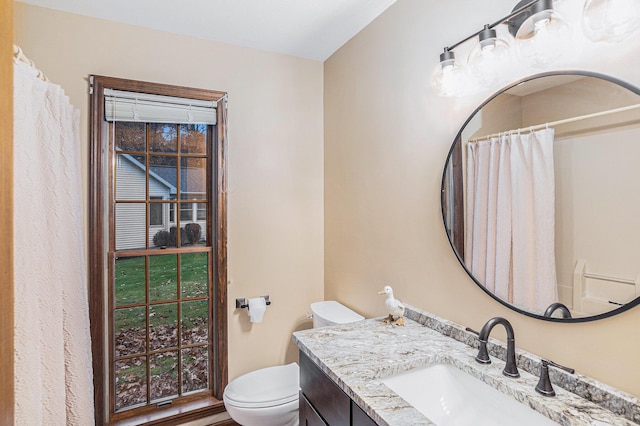 bathroom with a shower with curtain, vanity, and toilet