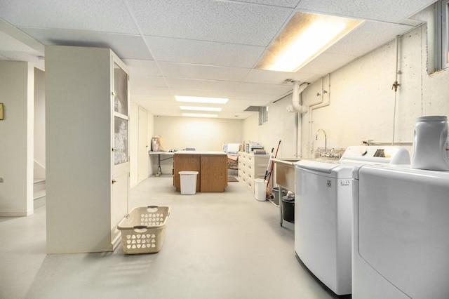 laundry area with laundry area and washing machine and clothes dryer