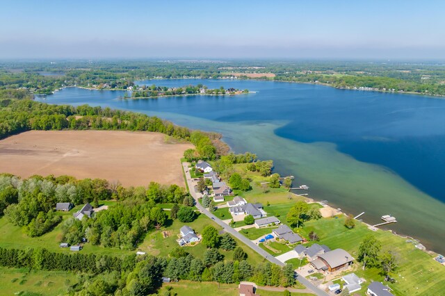 7585 S Indian Lake Dr, Vicksburg, MI 49097 - aerial view of property's location featuring a large body of water