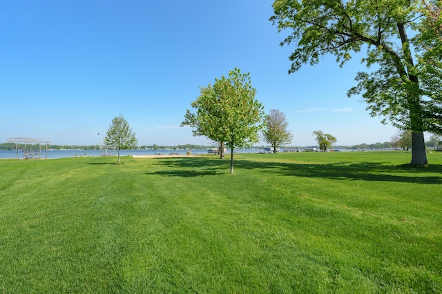 7585 S Indian Lake Dr, Vicksburg, MI 49097 - view of grassy yard featuring a water view
