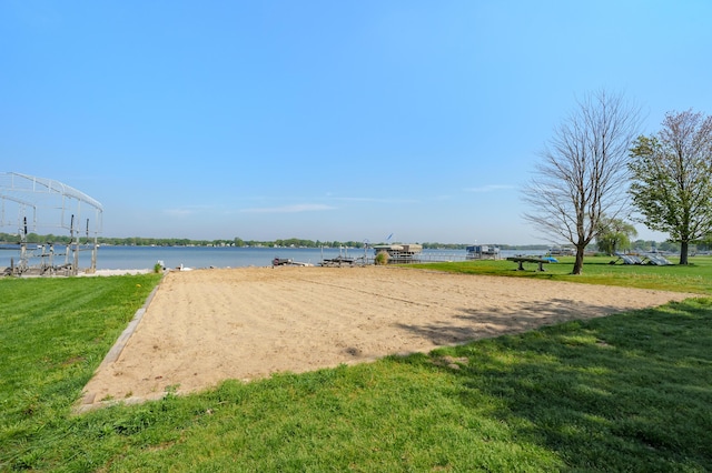 7585 S Indian Lake Dr, Vicksburg, MI 49097 - view of property's community with a lawn