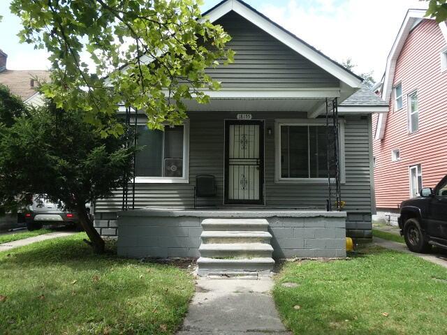 bungalow-style home featuring covered porch and a front yard