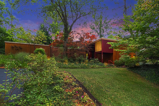 view of yard featuring fence