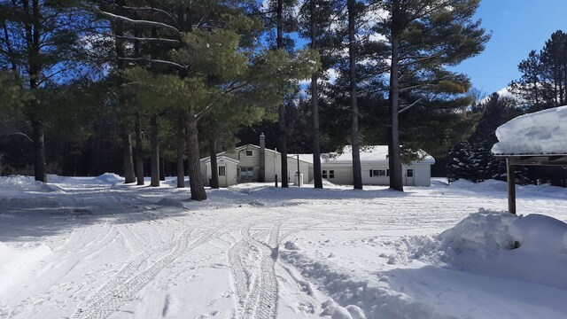 view of yard layered in snow