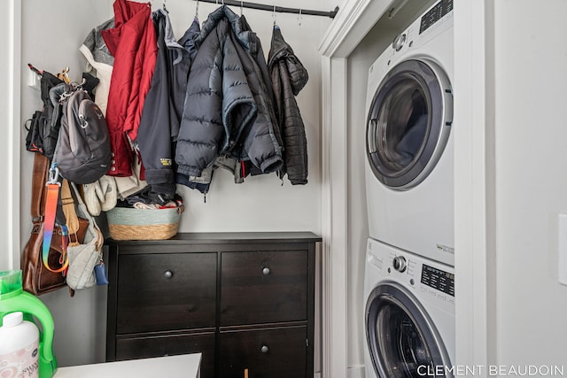 laundry room with laundry area and stacked washer and clothes dryer