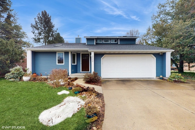 view of front of house featuring a garage, driveway, a shingled roof, and a front lawn