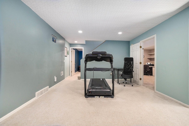 workout room featuring recessed lighting, visible vents, light carpet, and baseboards