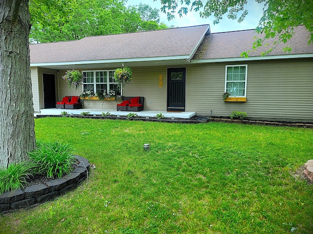 ranch-style house featuring a front lawn and a shingled roof