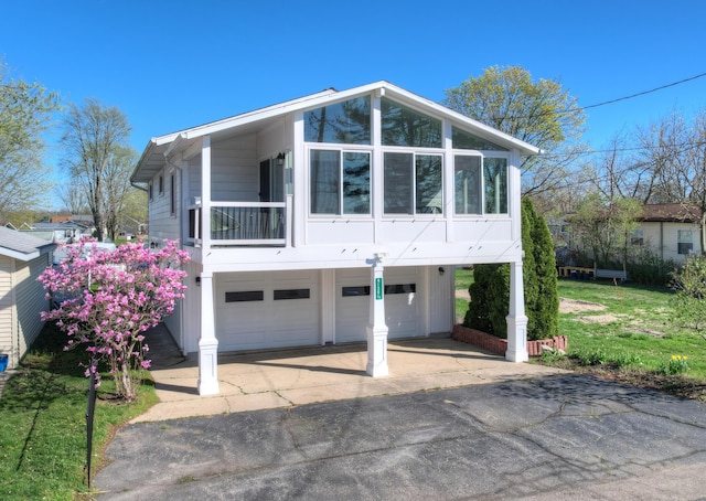 view of front of home with a garage and driveway