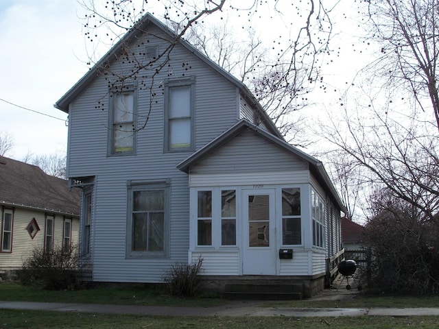 view of front of house featuring entry steps