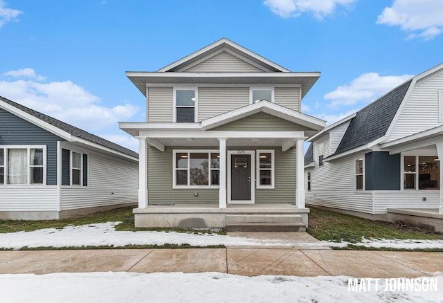2105 Willard Ave SE, Grand Rapids, MI 49507 - american foursquare style home featuring covered porch