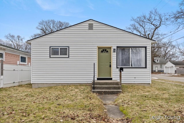 view of front of house featuring entry steps and a front yard