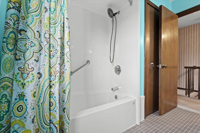 bathroom with shower / tub combo