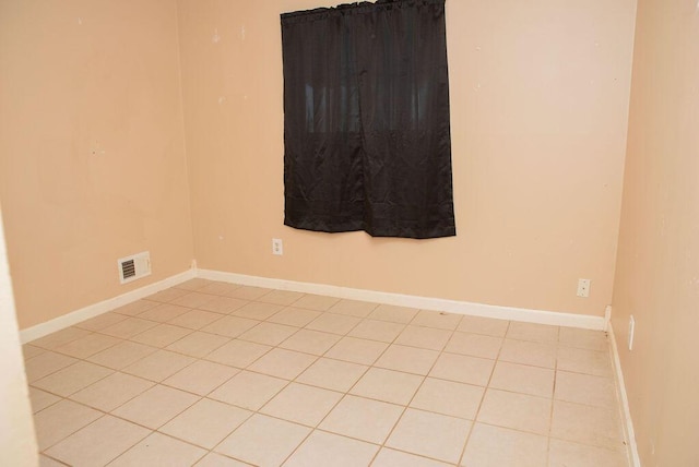 unfurnished room featuring visible vents and baseboards