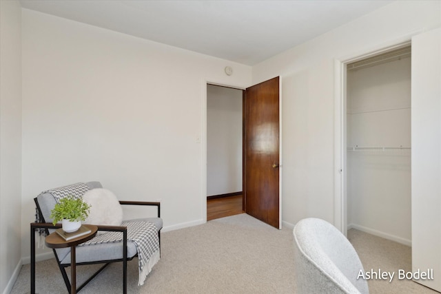 living area with carpet flooring and baseboards