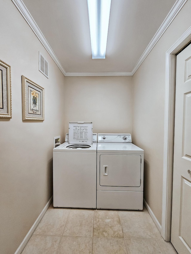 clothes washing area with crown molding, visible vents, laundry area, independent washer and dryer, and baseboards