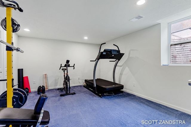 workout room with recessed lighting, visible vents, and baseboards