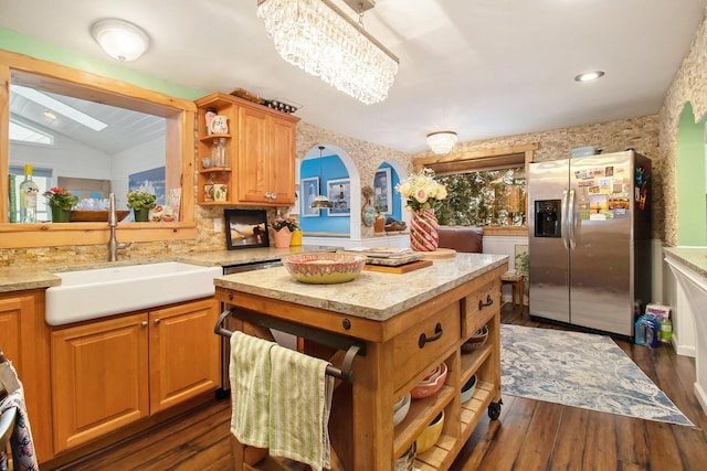 kitchen with dark wood finished floors, open shelves, lofted ceiling, a sink, and stainless steel fridge with ice dispenser