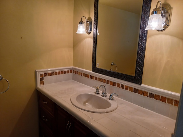 4265 Pine Tree Trl, Bloomfield Hills, MI 48302 - bathroom with backsplash and vanity