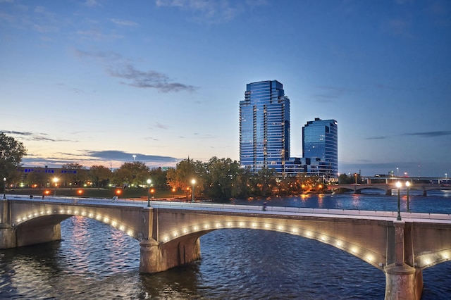 water view featuring a city view