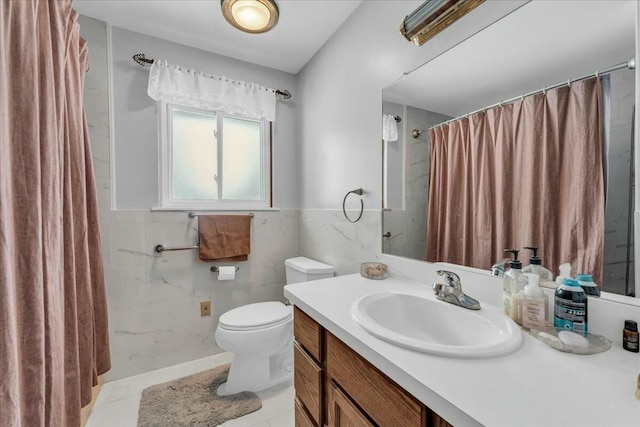 full bathroom with a shower with shower curtain, toilet, a wainscoted wall, vanity, and tile walls