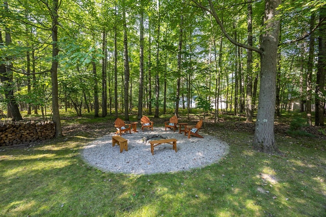 view of yard featuring a fire pit